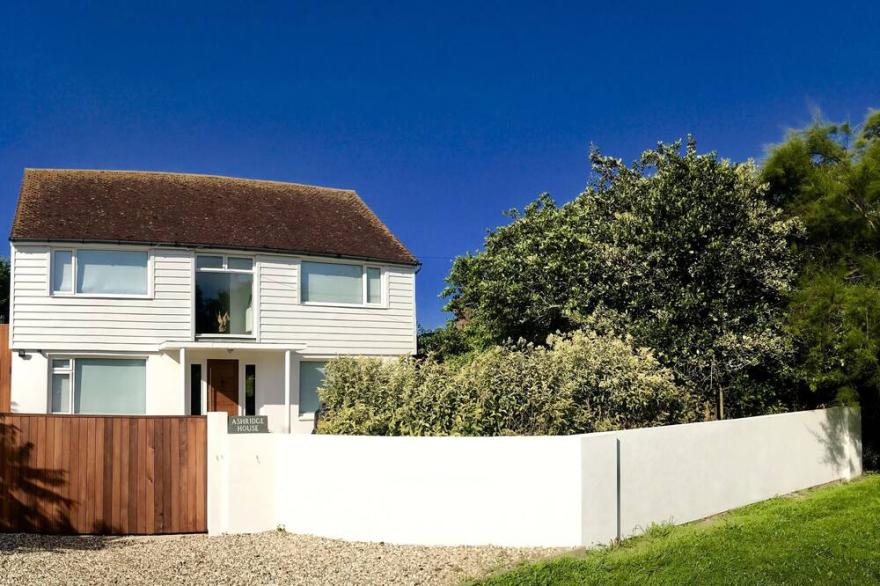 Contemporary Interior Designed House, 5 Mins Beach, 6 Miles From Goodwood.