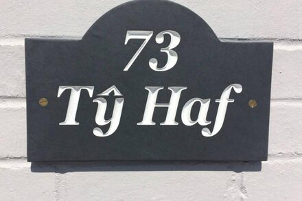 Tŷ Haf, family friendly accommodation, with parking, in the centre of St Davids