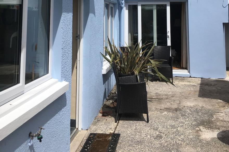 Tenby Holiday Home With Parking, Terrace, And Sauna In Quiet Location