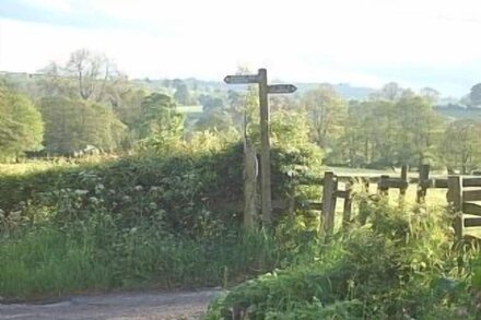 Luxury Peak District Cottage in 5 acres, Private Pool, 2 miles from Ashbourne