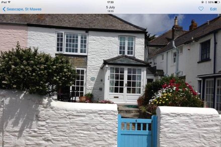 A south facing  Georgian cottage by the sea in St. Mawes