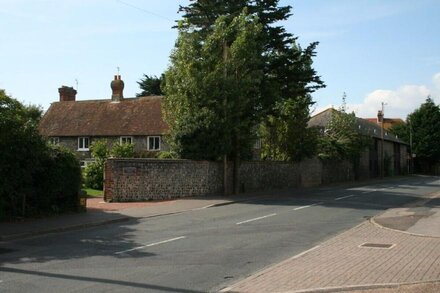 Old farmhouse in village centre, close to beach - sleeps 8-10