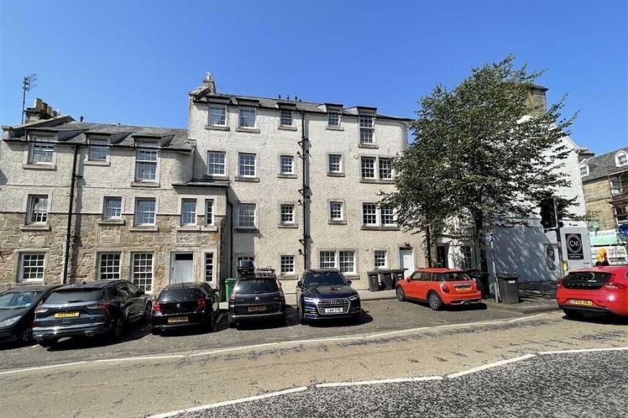 Stylish 3 bed flat, St Andrews town centre  - 18th Hole 13 mins walk