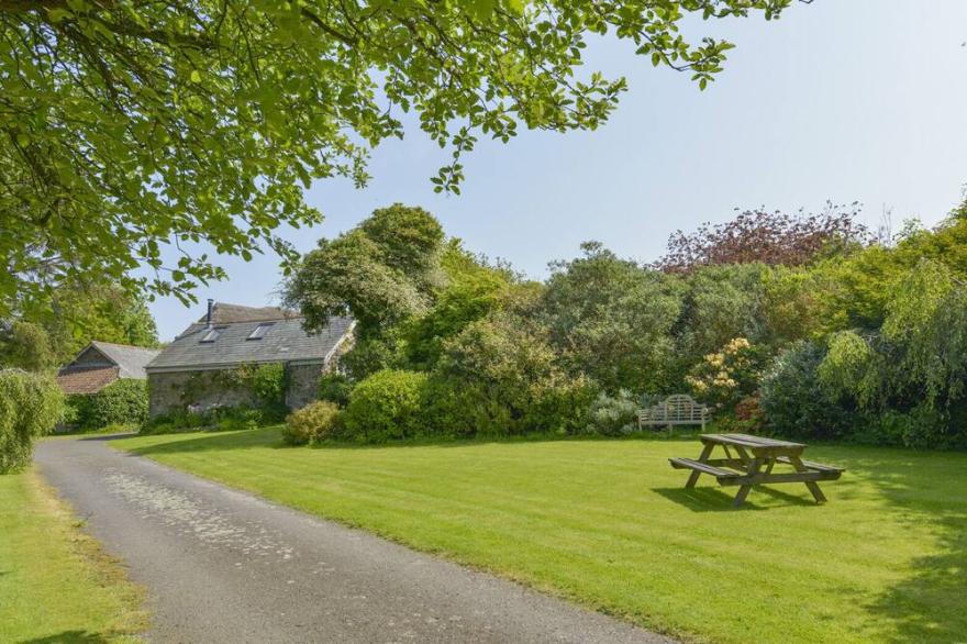 THE LINNEY, pet friendly, with open fire in Littleham, North Devon
