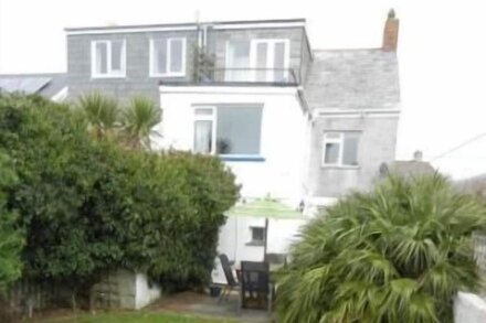 Starfish Cottage in the beautiful village and beach of Crantock in Cornwall