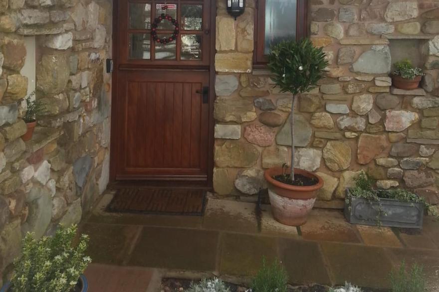 Charming Detached Completely Private Stone Built Open Plan Cosy Retreat For 2