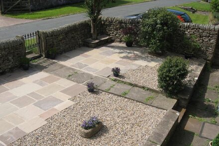 Traditional Dales Cottage with stunning views,