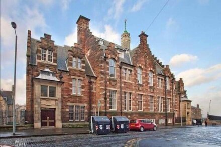 Beautiful Apartment In Converted 19th Century Schoolhouse In City Centre