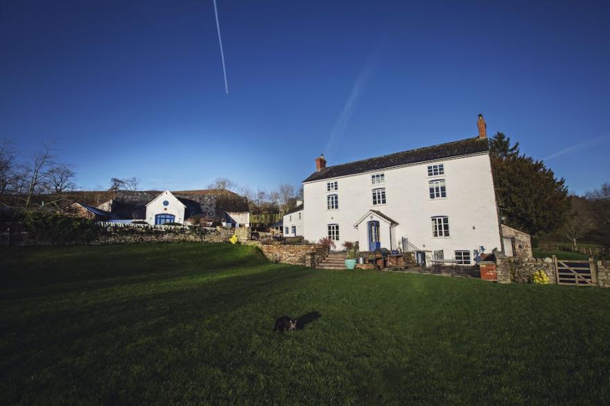 Luxury Farmhouse, Great Barn, Dairy, Cider House @_WonderfulEscapes