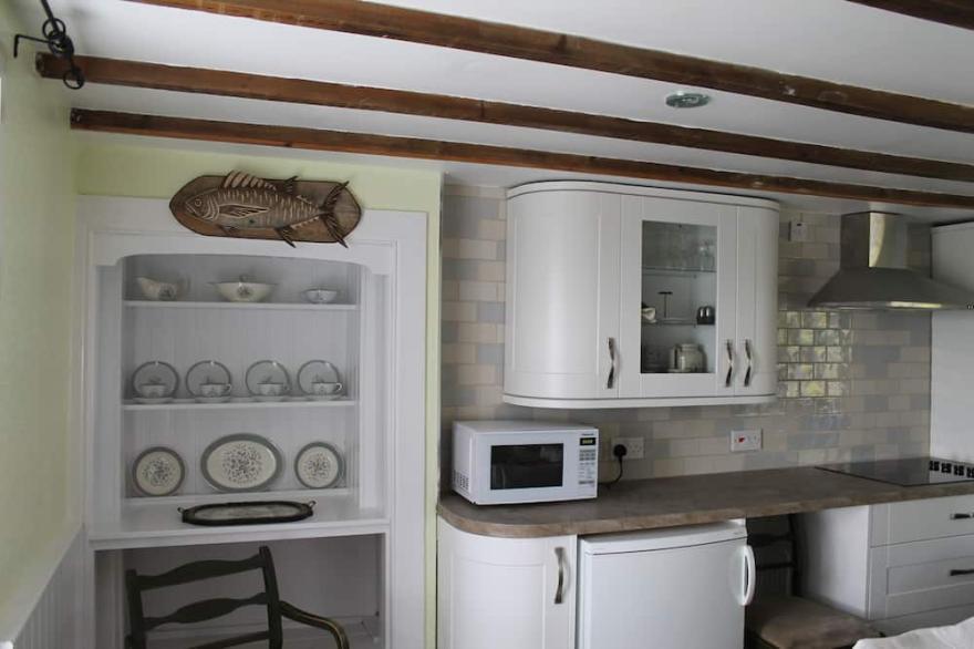 Delightful Historic Fishermans Cottage By The Sea In Lovely Conservation Area