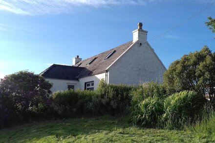 Traditional Croft Cottage Overlooking The Snizort River - Portree, Isle Of Skye