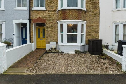 Broadstairs -stunning large family Victorian house, sleeps 8 close to the beach