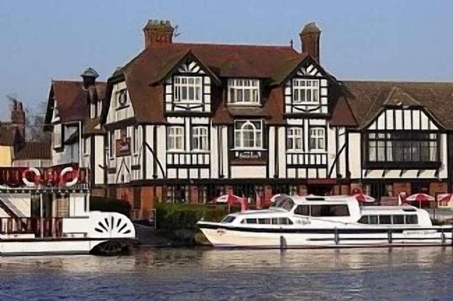 Norfolk Broads Self Catering Holiday Home In The Heart Of Horning.