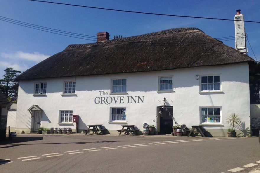 Beautifully restored thatched cottage near award winning pub - The Grove Inn