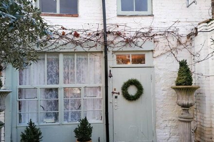 Courtyard Apartment On The Edge Of Windsor Great Park