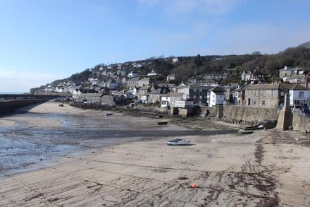 Cosy Character Cottage With Sea View In Mousehole