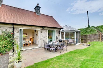 Coastguard Cottage - Four Bedroom House, Sleeps 8