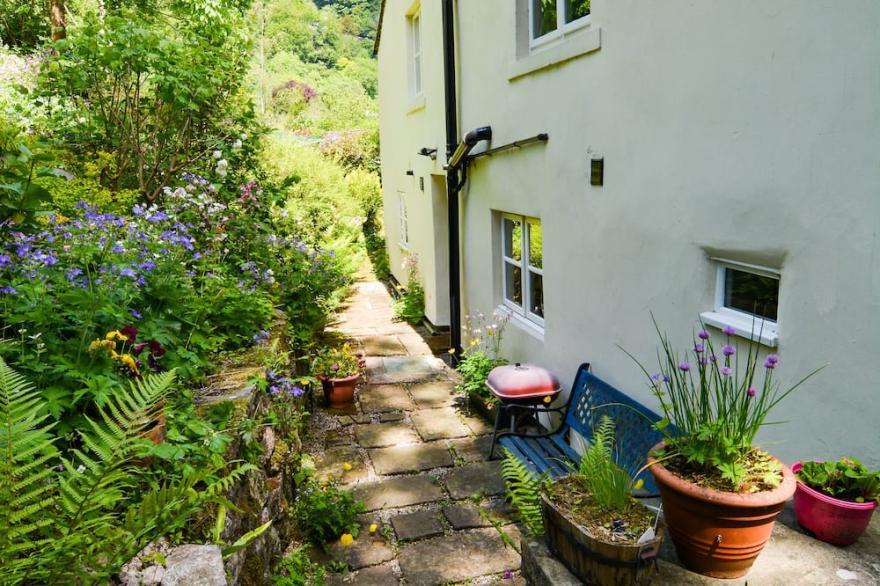 Country Cottage With Fantastic Views Over The Derwent Valley, Derbyshire Dales