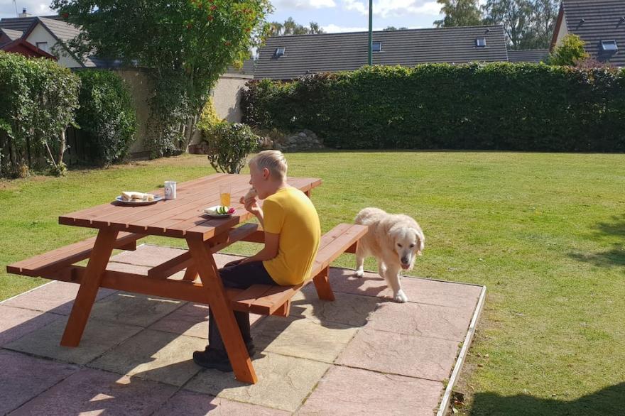 Cosy warm & welcoming modern cottage 1 mile from Aviemore centre -  pet friendly
