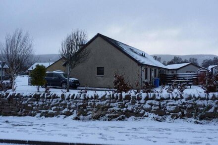 Cosy warm & welcoming modern cottage 1 mile from Aviemore centre -  pet friendly