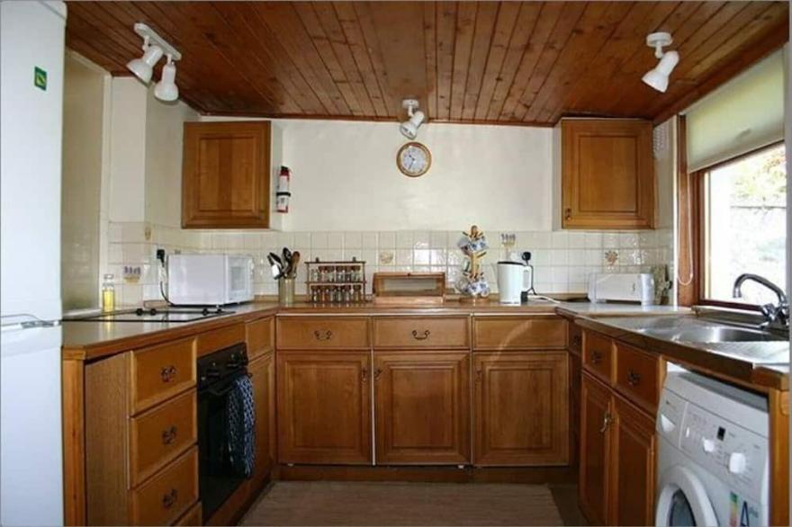 Woodcroft Holiday Cottage in Ayr is set within the lawned, west-facing garden