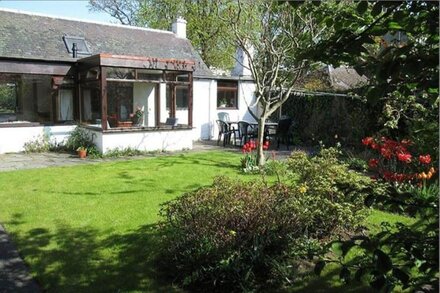 Woodcroft Holiday Cottage in Ayr is set within the lawned, west-facing garden