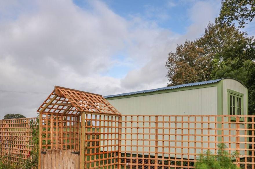 THE OLD MILL SHEPHERD'S HUT, pet friendly in Okehampton