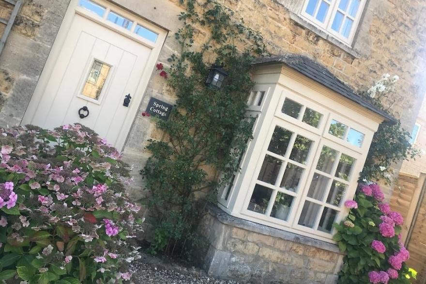 SPRING COTTAGE Beautiful Stone Cottage In Bourton On The Water