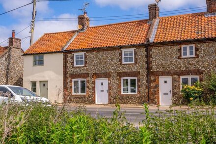 A delightful and quirky, two bedroom period terraced cottage in South Creake.