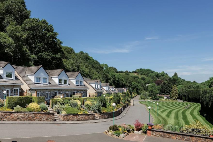 Conveniently located to explore all that Cornwall and Devon have to offer