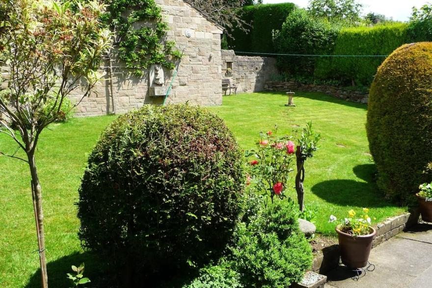 Family Friendly Bungalow,  in the heart of the Peak District!