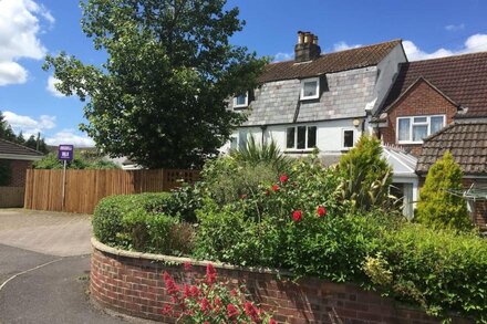 3 Bedroom Luxury Cottage near Salisbury Cathedral & Stonehenge