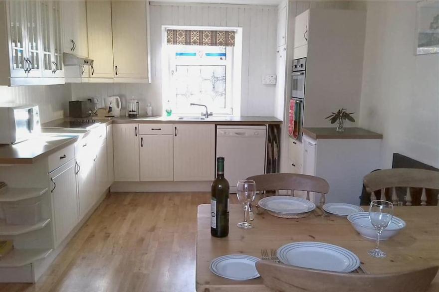 Tigh Mo Mhiann: Well-equipped cottage with original charm. No smoking no pets.