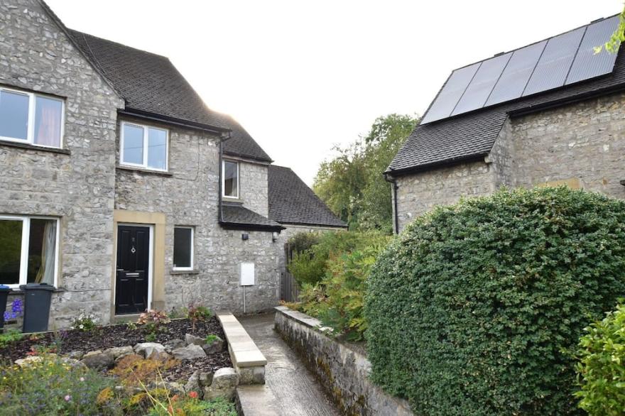 Recently renovated 2 bedroom annexe with open plan living room and kitchen.