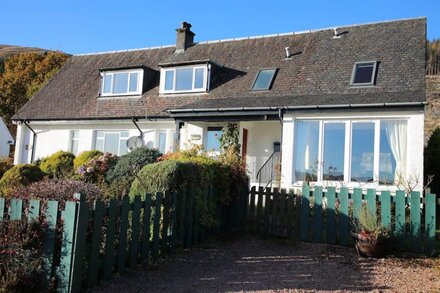 Spacious cottage with stunning views of Loch Fyne