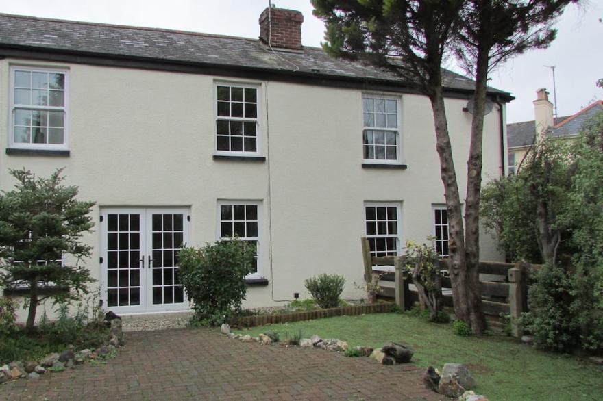 3 Bedroom Cottage. Close to both moor & beaches. Dogs allowed.