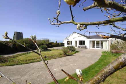 Aotearoa  Church Bay- sleeps 8 guests  in 4 bedrooms