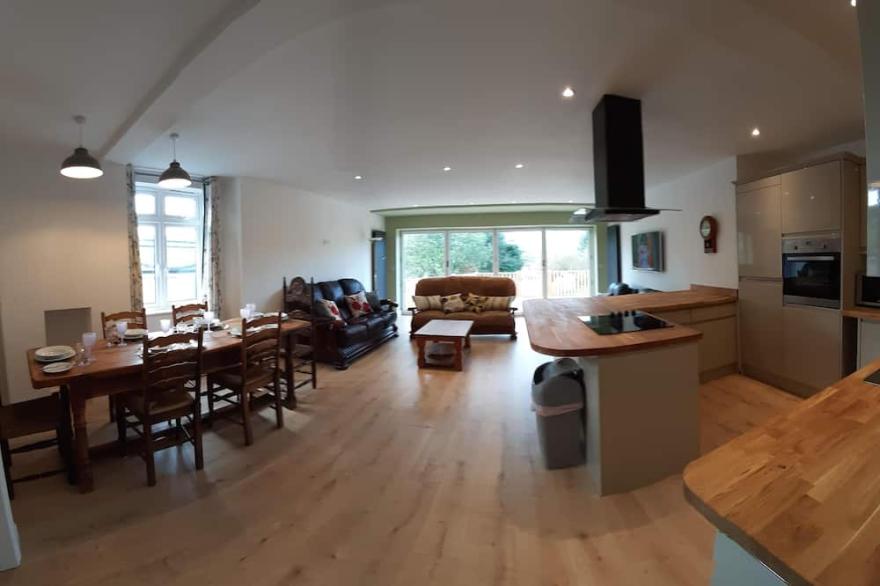 CoastalCountry Home. Open plan home with local beaches and pub