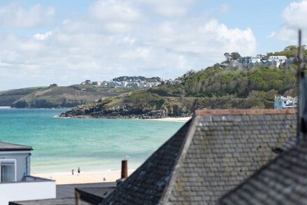 Rose Cottage, a luxury cottage to sleep a family of four in the heart of St Ives, with allocated parking