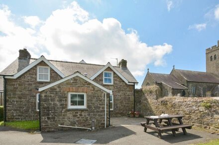 The School House - Two Bedroom House, Sleeps 4