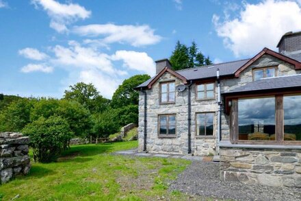 Tyddyn Bwlch - Three Bedroom House, Sleeps 8