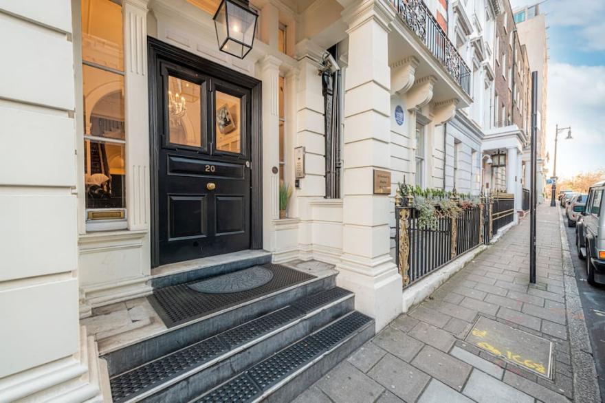 Mayfair Deluxe 2 Bed Apartment