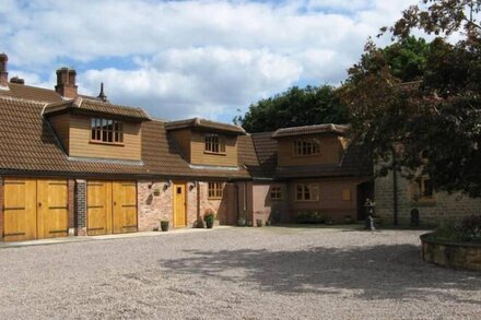 The Granary Cottage, 10 acres set within the gated grounds of  Newstead Abbey.