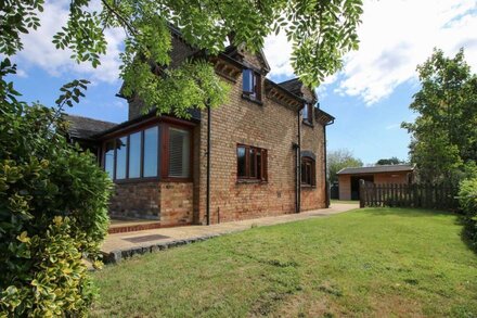 ELLENHALL FARM COTTAGE, pet friendly, with open fire in Eccleshall