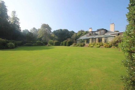 Stunning large family house overlooking Walmer Castle sleeping 16