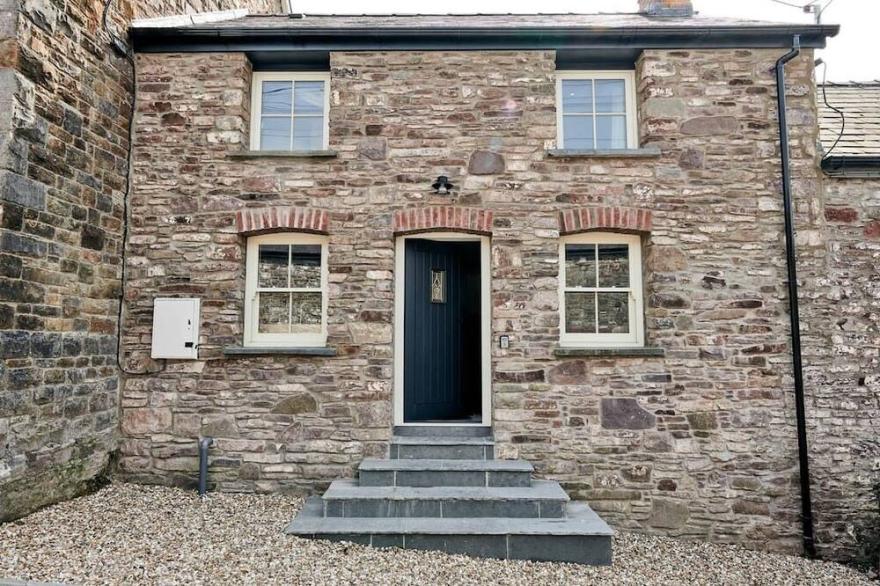 Rhif Un , Premium Cottage With Log Burner & Enclosed Garden