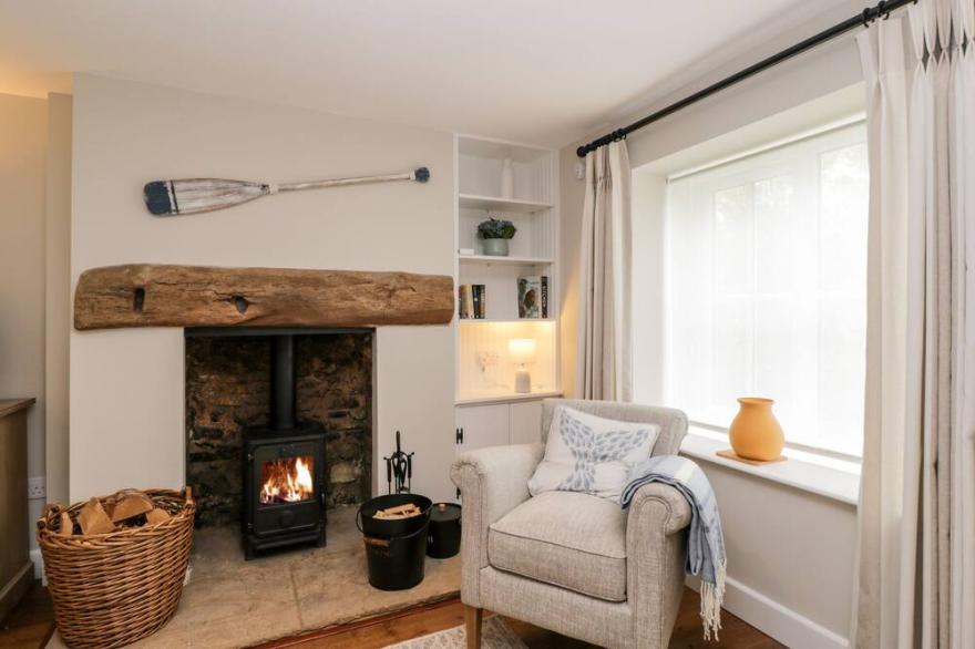 FISHERBRIDGE COTTAGE, family friendly, with open fire in Weymouth