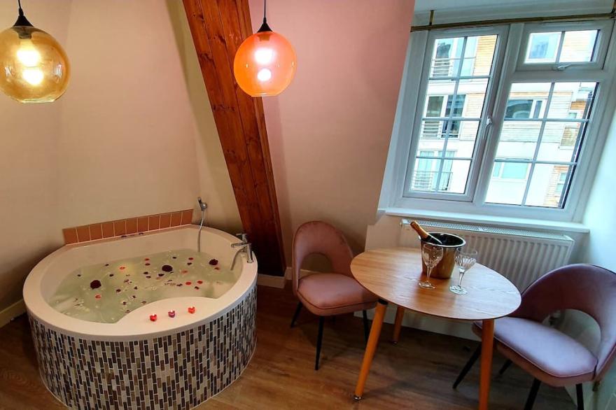 2nd floor deluxe large jacuzzi ensuite - Angel, N1