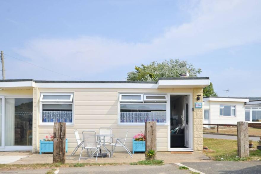 36 Sandown Bay Holiday Centre -  A Chalet That Sleeps 6 Guests  In 2 Bedrooms