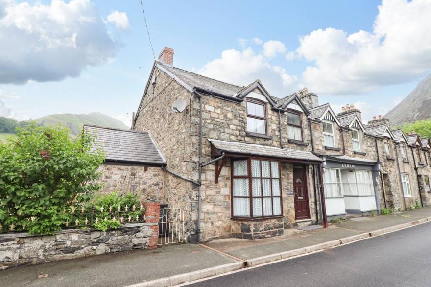 BERWYN VILLA, family friendly, with a garden in Llangynog